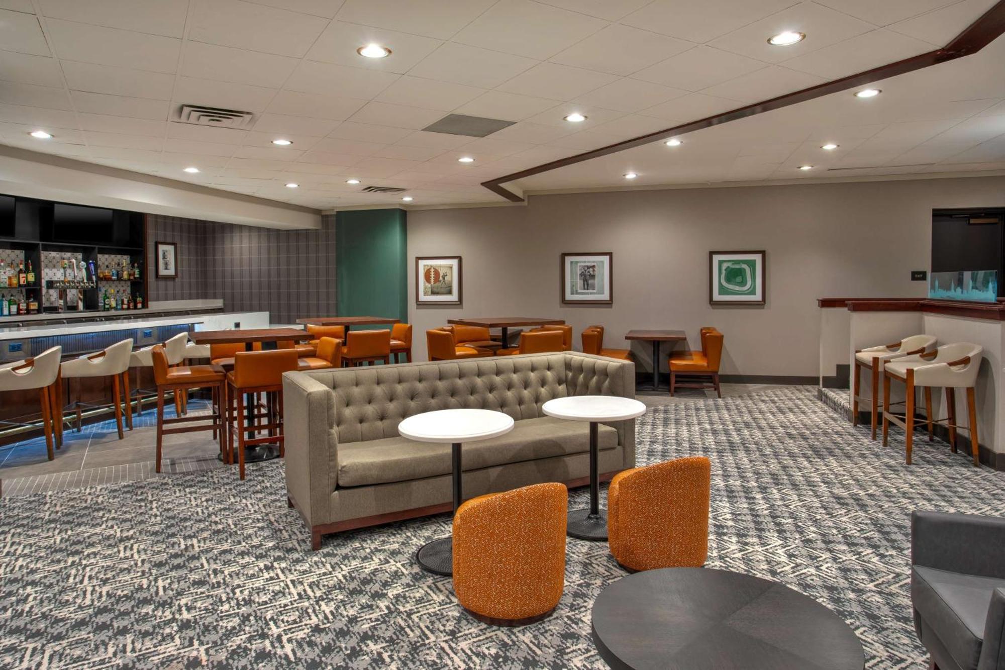 Hotel Doubletree By Hilton Lansing Exterior foto