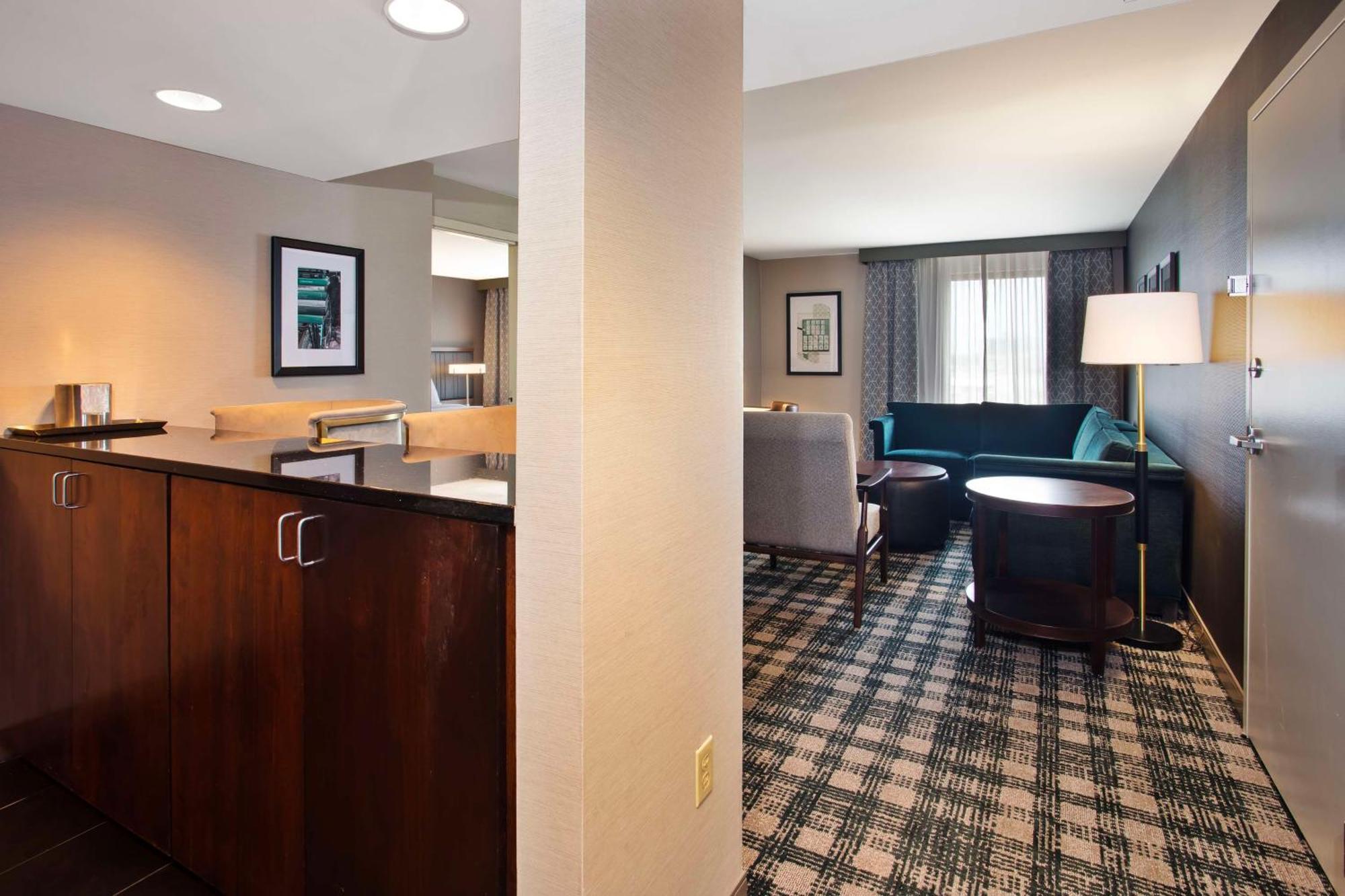 Hotel Doubletree By Hilton Lansing Exterior foto