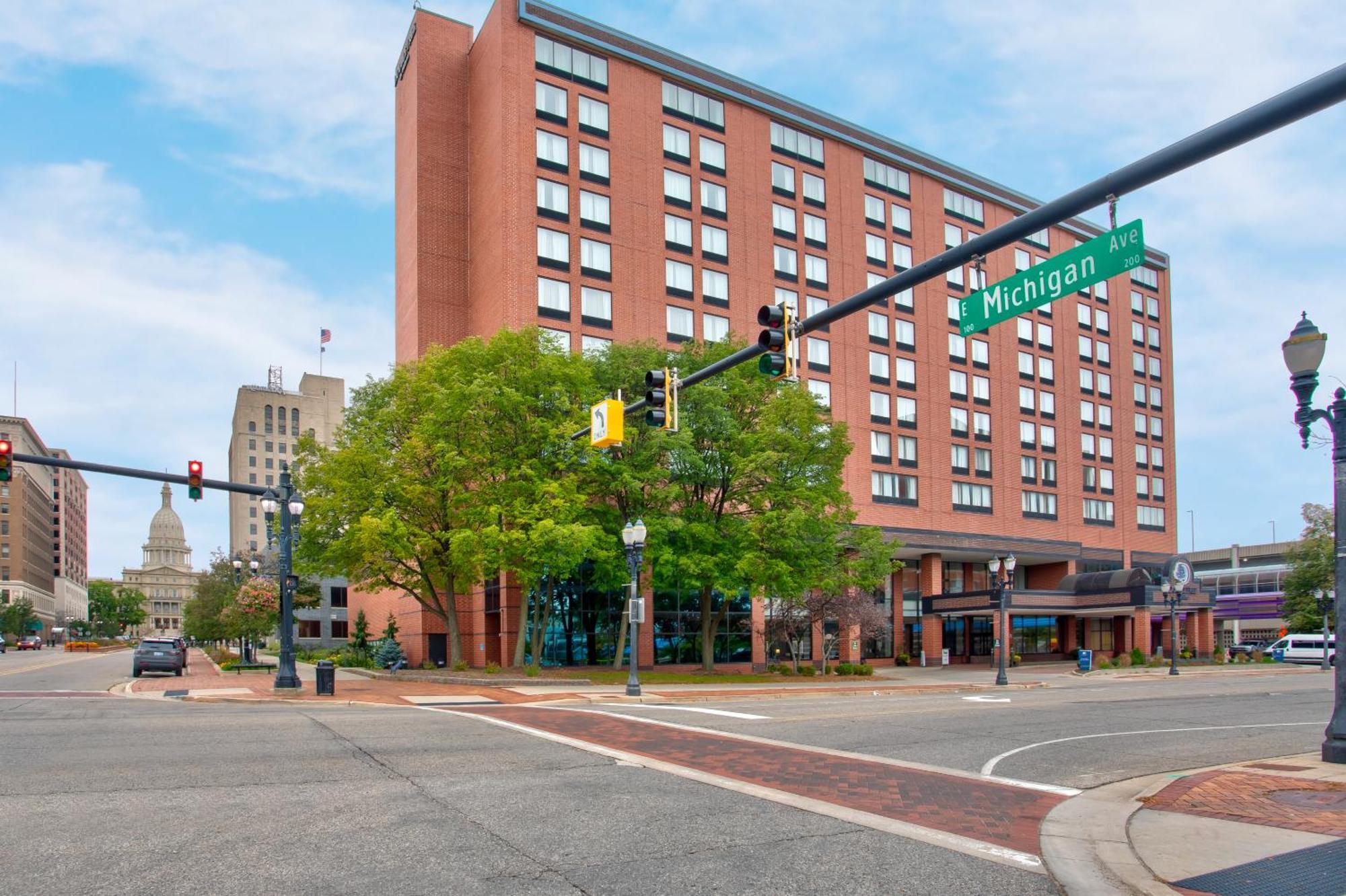 Hotel Doubletree By Hilton Lansing Exterior foto