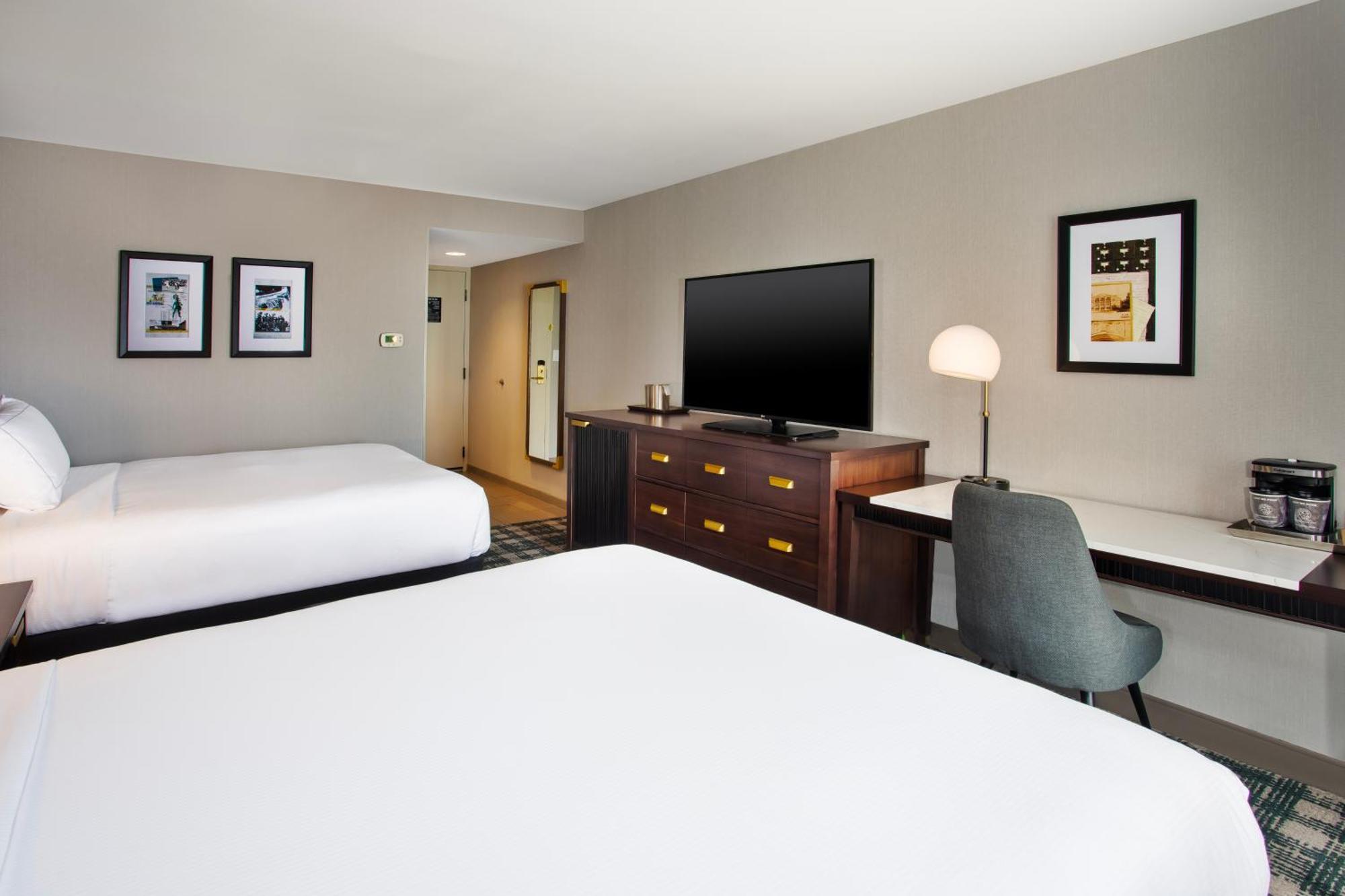 Hotel Doubletree By Hilton Lansing Exterior foto