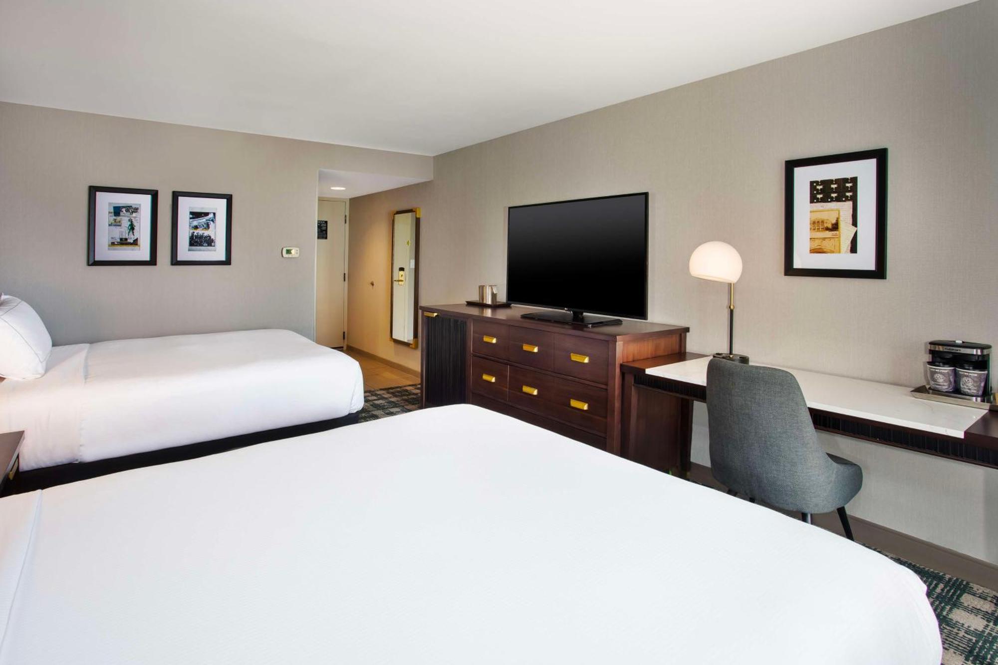 Hotel Doubletree By Hilton Lansing Exterior foto
