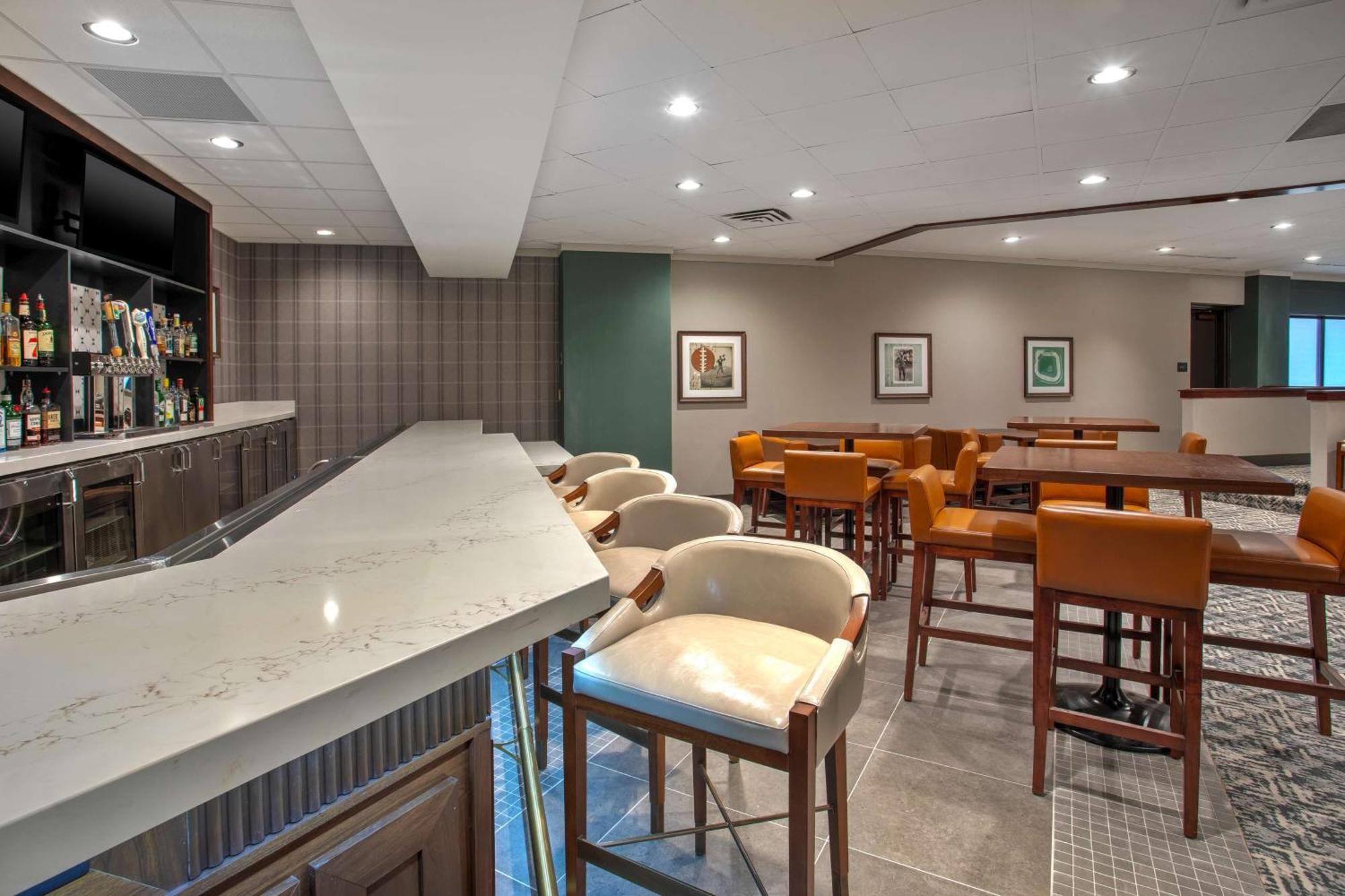Hotel Doubletree By Hilton Lansing Exterior foto