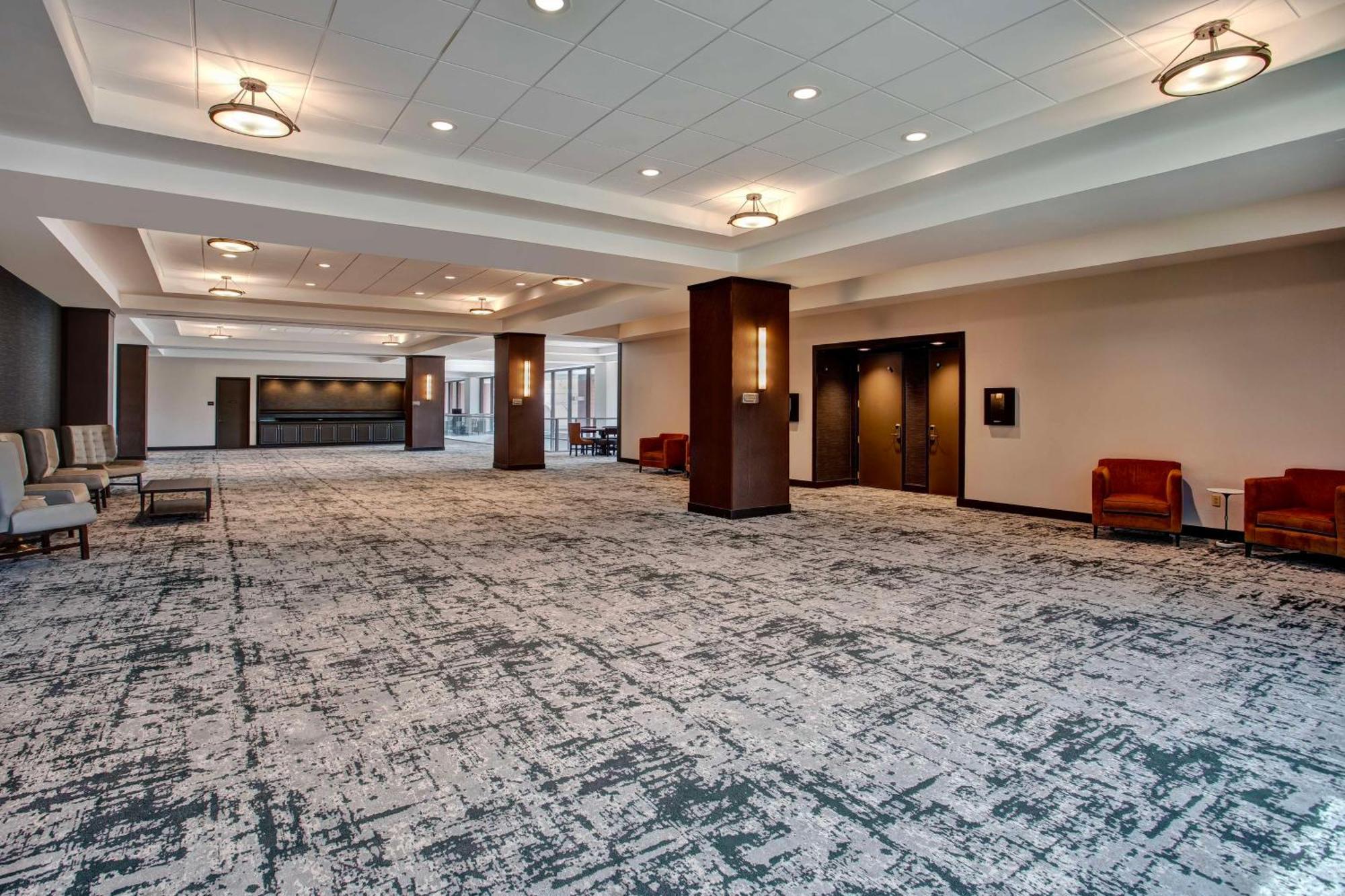 Hotel Doubletree By Hilton Lansing Exterior foto