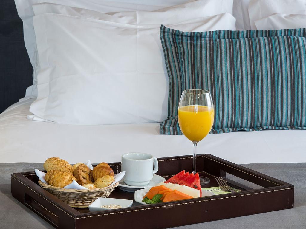 Hotel Doubletree By Hilton Lansing Zimmer foto