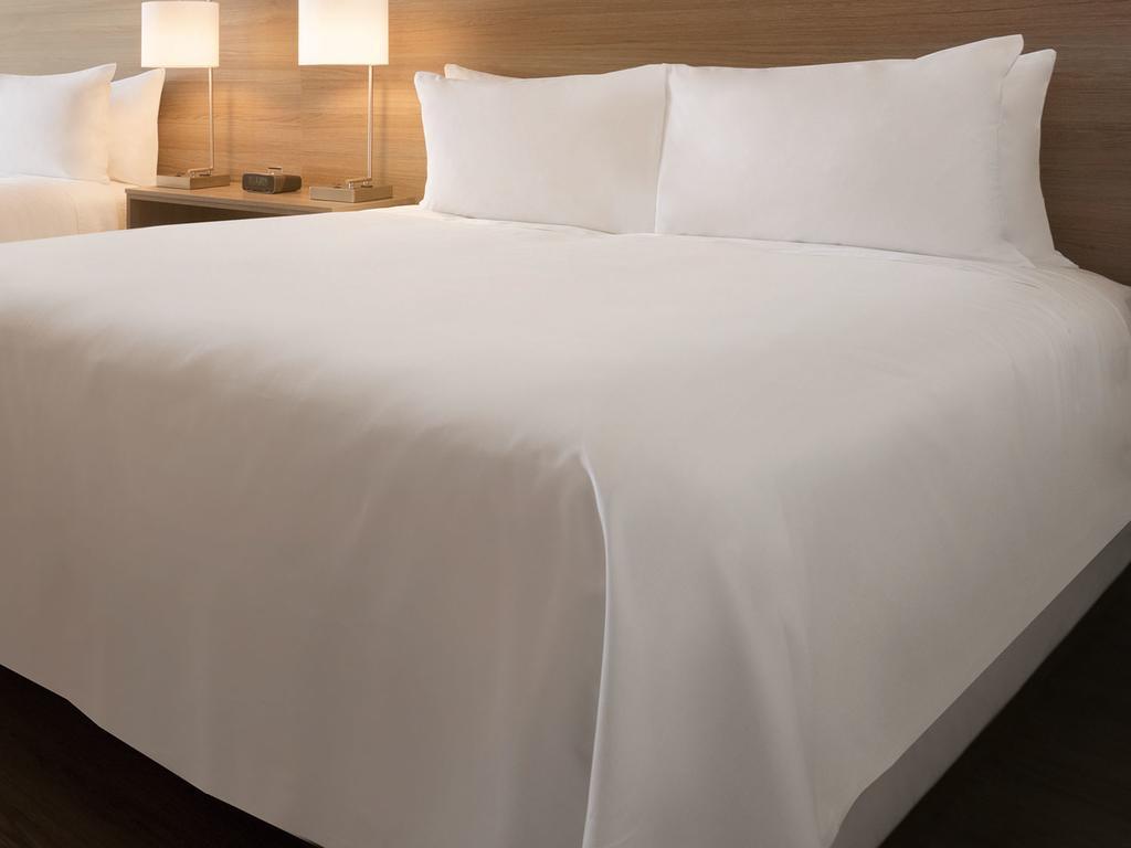Hotel Doubletree By Hilton Lansing Zimmer foto