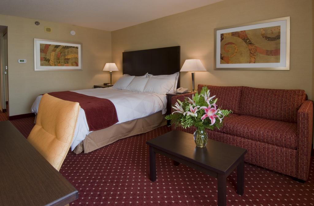 Hotel Doubletree By Hilton Lansing Zimmer foto